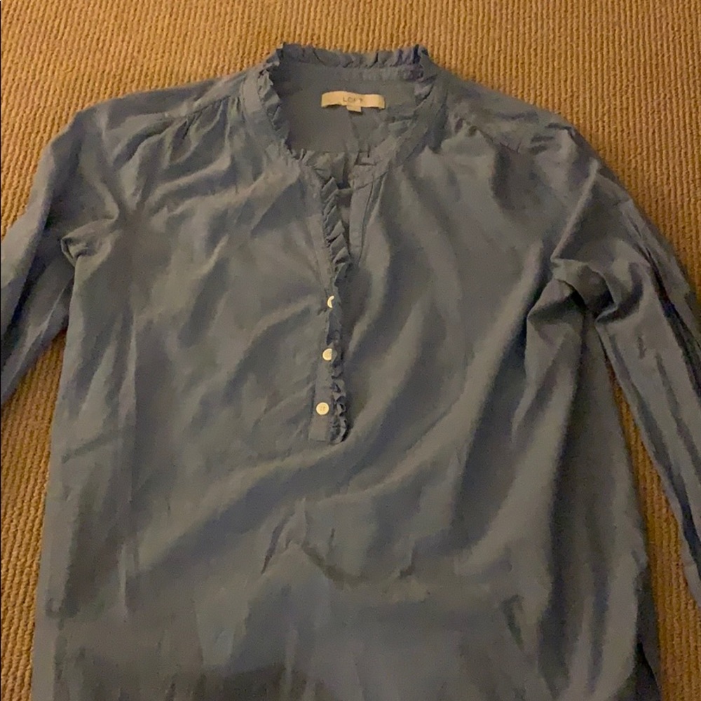 Loft size lg chambray front button top
